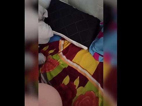 ❤️ منهنجي روم ميٽ گهر ۾ اڪيلي رهي ٿي ڇاڪاڻ ته هن جو مڙس موڪلن تي وڃي ٿو ۽ مان موقعو وٺان ٿو ته هن کي چوسان ۽ هن جي گدا کي کير سان ڀريان. ❤ معياري فحش